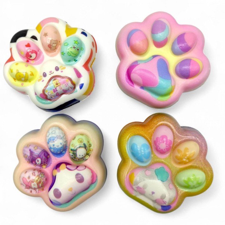 Сквіш "Лапка з персонажами" 8 см (мікс видів)