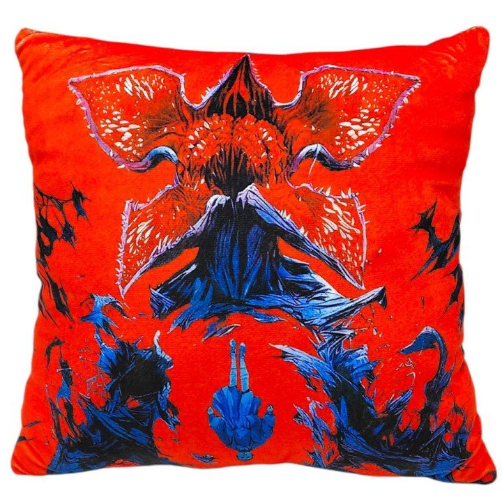 Подушка з принтом "Дивні дива" 30х30 см