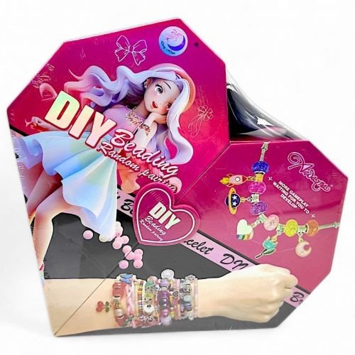 Набір аксесуарів (сумочка у формі сердця, металеві та пластикові намистини, браслет) розмір коробки 25х23х6 см