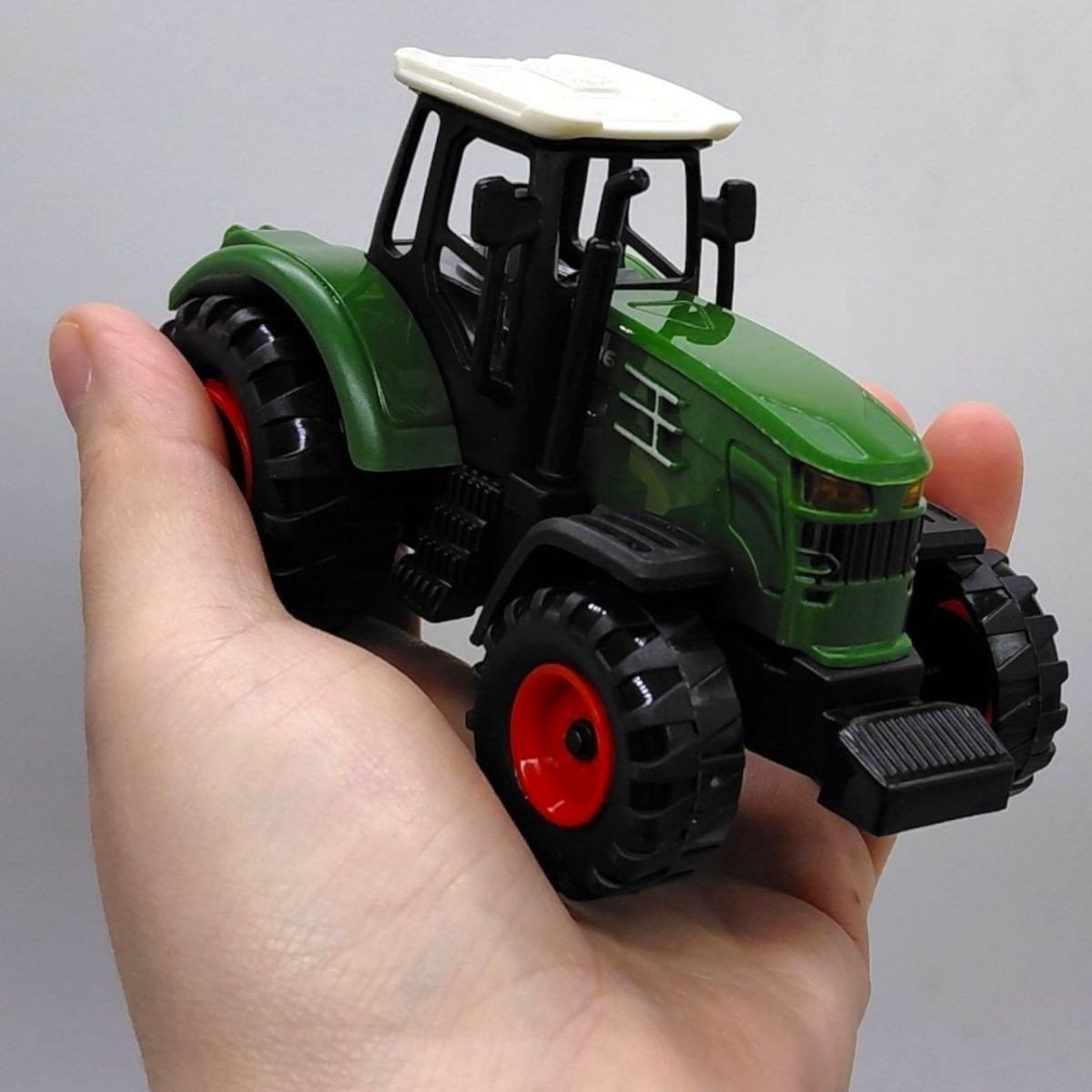 Фото3.Трактор (розмір: 12.5х7х7.5 см, в коробці)