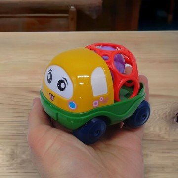 Фото1.Машинка-брязкальце 