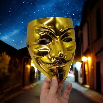 Фото1.Маска Гая Фокса (Анонімус) на резинці (золотиста)