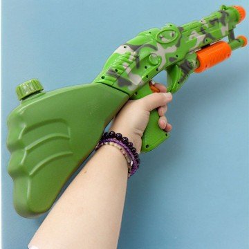 Фото1.Водяний пістолет пластиковий 