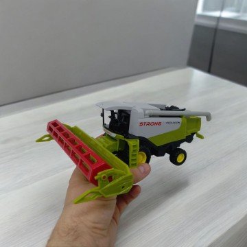 Фото2.Комбайн іграшковий, металопластик, навісне обладнання, рухомі деталі