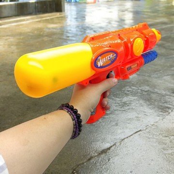 Фото1.Водний бластер з накачуванням, червоний