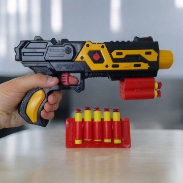 Фото2.Бластер M-65PF з мʼякими поролоновими патронами на присосках