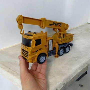 Фото1.Будівельна машина на радіокеруванні, з краном