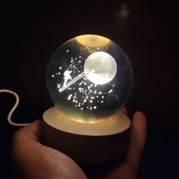 Фото2.Нічник скляна куля Земля та Космонавт 8 см