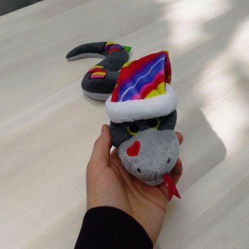 Фото1.Мʼяка іграшка Змія Саллі, новорічна, 38 см