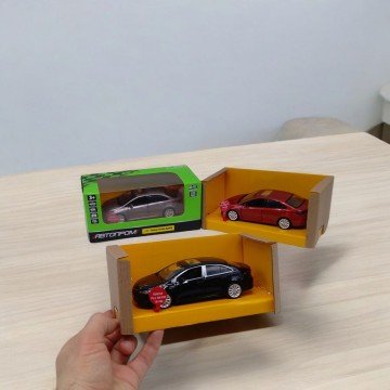 Фото1.Машина металева 