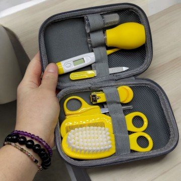 Фото1.Гігієнічний набір в футлярі, жовтий