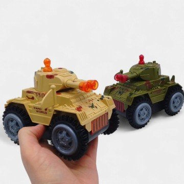 Фото1.Танк-перевертач на батарейках, підсвічування, звук (зелений)