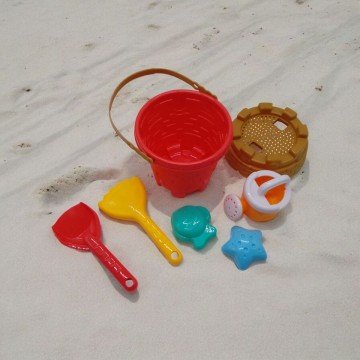 Фото1.Пісочний набір  6 елементів - відро, сито, лопатка, граблі, формочки (кораловий)