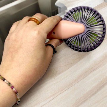 Фото1.Вентилятор ручний (висота - 19 см), білий