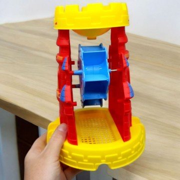 Фото1.Пісочний набір (млин, лійка, граблі, лопатка, 4 форми для піску)