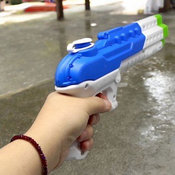 Фото1.Водяний пістолет, довжина - 30 см (білий)