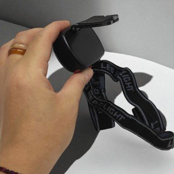 Фото1.Ліхтарик світлодіодний налобний (3 батарейки AAA) розмір 7х6х5 см