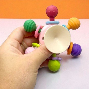 Фото1.Брязкальце-спінер Кит; гумові прорізувачі, присоска, в коробці