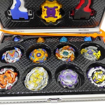 Фото1.Набір бейблейдів у валізі