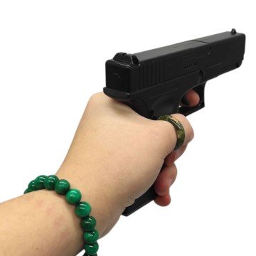 Фото1.Пістолет з металевими деталями (коробка 8,7*13*4,2 см)