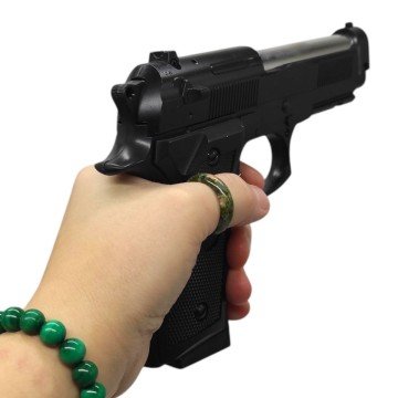 Фото1.Пістолет з металевими деталями (коробка 23*16,5*4,5 см)