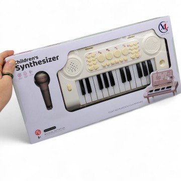 Фото1.Піаніно на батарейках, з мікрофоном