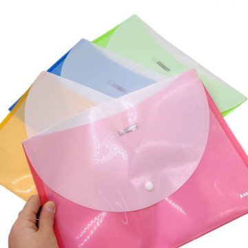 Фото1.Папка пластикова на кнопці А4 (ЗЕЛЕНА)