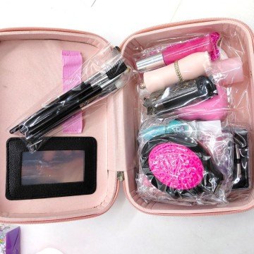 Фото1.Набір дитячої декоративної косметики у кейсі