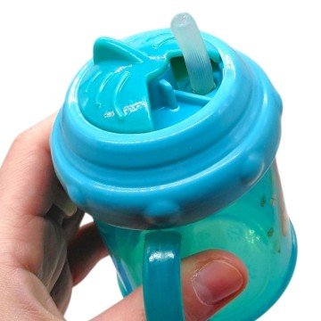 Фото1.Поїлка-непроливайка з ручками та  силіконовою  трубочкою 200 мл.(СИНЯ)