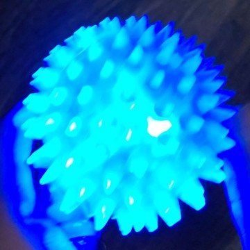 Фото1.Мʼяч-їжачок гумовий зі світлом (ФІОЛЕТОВИЙ)