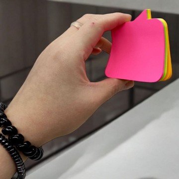 Фото2.Блок папір клейкий (7х7 см) 20 аркушів, 4 кольори в блоці (мікс видів)