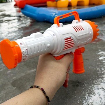 Фото2.Пістолет з мильними бульбашками 