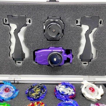 Фото2.Набір бейблейдів у валізі