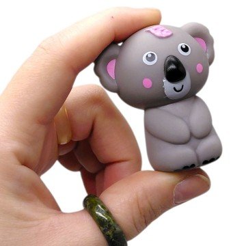 Фото2.Логічна гра (деревʼяна дошка 18х12.5 см, гумові фігурки тваринок, двосторонні картки із комбінаціями