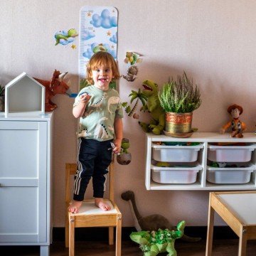 Фото5.Зростомір та наліпки в дитячу кімнату