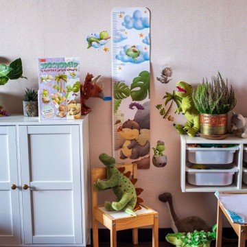 Фото6.Зростомір та наліпки в дитячу кімнату